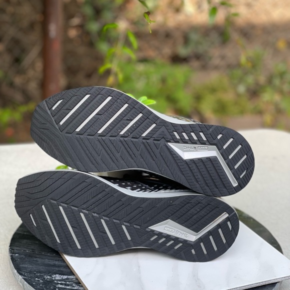 Levitate 5 Running Shoe men’s size  13 gently used 
BROOKS - Picture 8 of 12